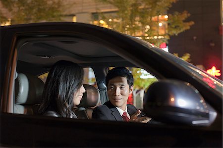 simsearch:6116-07084811,k - Business People Talking In Car Stock Photo - Premium Royalty-Free, Code: 6116-06938916