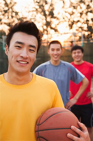 Friends on the basketball court, portrait Stock Photo - Premium Royalty-Free, Code: 6116-06939368