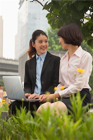 simsearch:6116-07084811,k - Young businesswomen working outdoors Stock Photo - Premium Royalty-Free, Code: 6116-07085579
