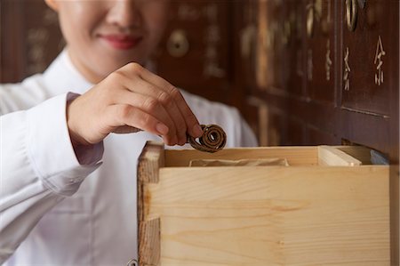 simsearch:694-03331631,k - Doctor Taking Herb Used for Traditional Chinese Medicine Out of a Drawer Stock Photo - Premium Royalty-Free, Code: 6116-07085628