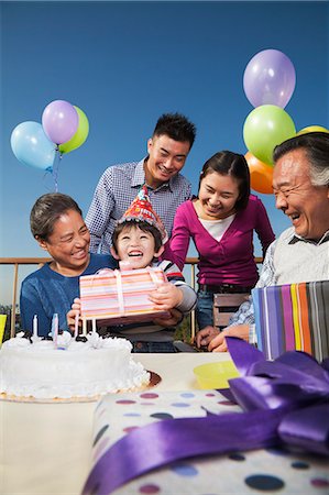 simsearch:6116-06939008,k - Birthday party, multi-generation family Stock Photo - Premium Royalty-Free, Code: 6116-07086101