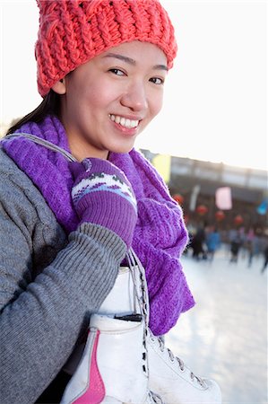 Young woman on ice rink Foto de stock - Sin royalties Premium, Código: 6116-07086587