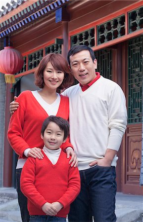 simsearch:6116-07235720,k - Family portrait outside by a traditional Chinese building Stock Photo - Premium Royalty-Free, Code: 6116-07235544