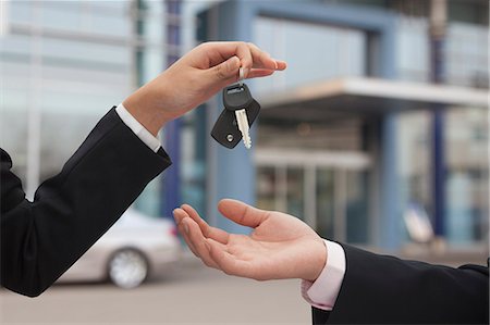 driving in asia - Salesman handing over car keys, close up on hands Photographie de stock - Premium Libres de Droits, Code: 6116-07235506