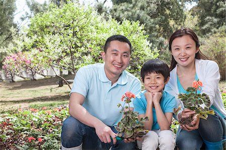 flower for mom asian - Portrait of family planting flowers. Stock Photo - Premium Royalty-Free, Code: 6116-07235923