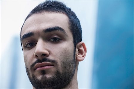 Portrait of serious young businessman, outdoors, business district, close-up Foto de stock - Sin royalties Premium, Código: 6116-07236289