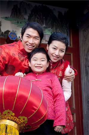 families wealthy - Family Celebrates Chinese New Year Photographie de stock - Premium Libres de Droits, Code: 6116-08311922