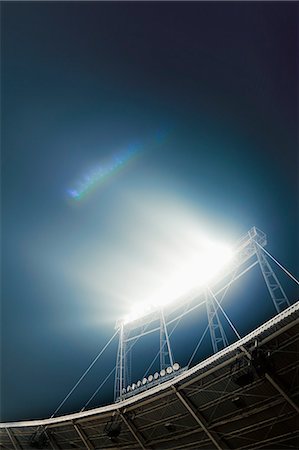 rays - View of stadium lights at night Foto de stock - Sin royalties Premium, Código: 6116-08540012