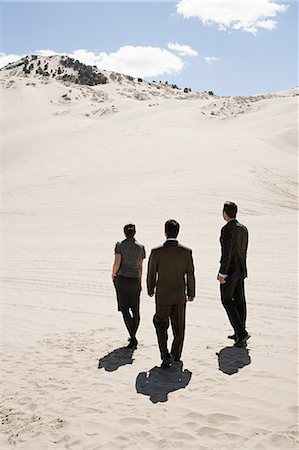simsearch:630-06724175,k - Businesspeople in the desert Stock Photo - Premium Royalty-Free, Code: 6116-08915475
