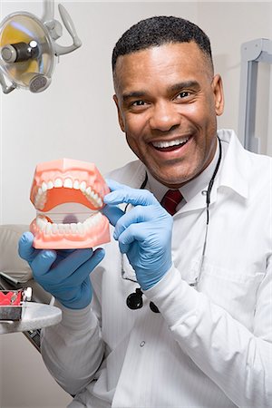 simsearch:649-07063859,k - Dentist holding false teeth Stock Photo - Premium Royalty-Free, Code: 6116-08915575