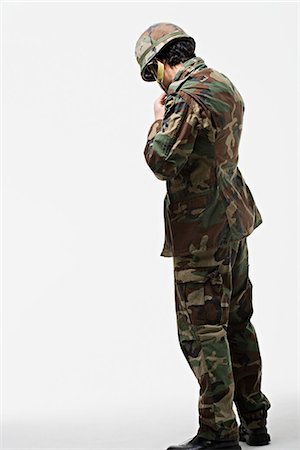 simsearch:841-07202015,k - Soldier putting on helmet Stock Photo - Premium Royalty-Free, Code: 6116-09013724