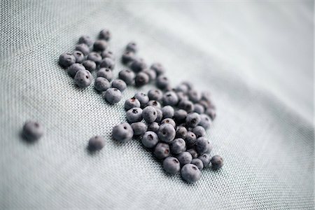 simsearch:6118-07441027,k - Fresh organic soft fruits. Blueberries. Photographie de stock - Premium Libres de Droits, Code: 6118-07203013