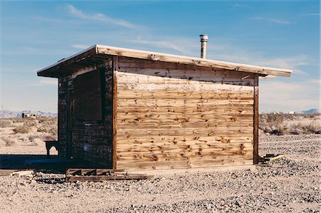 A small abandoned building in the Mojave desert landscape. Stock Photo - Premium Royalty-Free, Code: 6118-07203212