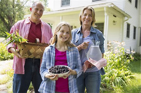 simsearch:6118-07122203,k - A family summer gathering at a farm. A shared meal, a homecoming. Stock Photo - Premium Royalty-Free, Code: 6118-07235024
