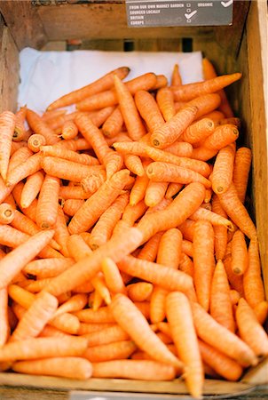 simsearch:6118-07808971,k - A vegetable box of harvested washed carrots. Stock Photo - Premium Royalty-Free, Code: 6118-07351101