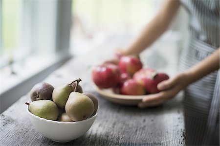 simsearch:6118-07354433,k - A person preparing organic fresh produce in a kitchen. Apples.  Bowl of pears. Stock Photo - Premium Royalty-Free, Code: 6118-07352630