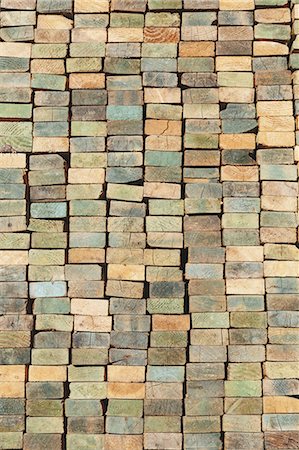 simsearch:6118-07353279,k - A stack of wood stud boards known as 2 x 4s. Used for construction and scaffolding. Foto de stock - Sin royalties Premium, Código: 6118-07353274