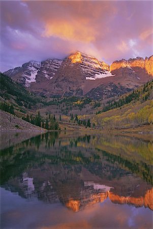 simsearch:6118-07353866,k - The Maroon Bells are two peaks in the Elk Mountains, Maroon Peak and North Maroon Peak, in the Maroon Bells-Snowmass Wilderness of White River National Forest, in Colorado. Stock Photo - Premium Royalty-Free, Code: 6118-07354070