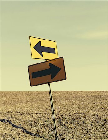 Directional arrow sign, farmland in background, near Pullman Stock Photo - Premium Royalty-Free, Code: 6118-07354615