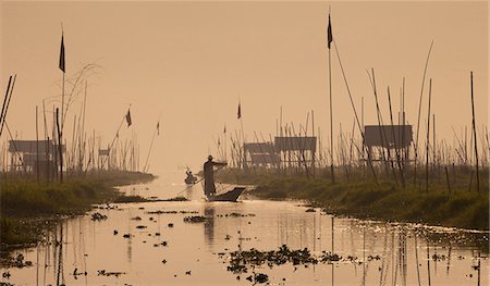 Fishermen on Inle Lake, Myanmar Stock Photo - Premium Royalty-Free, Code: 6118-07440091