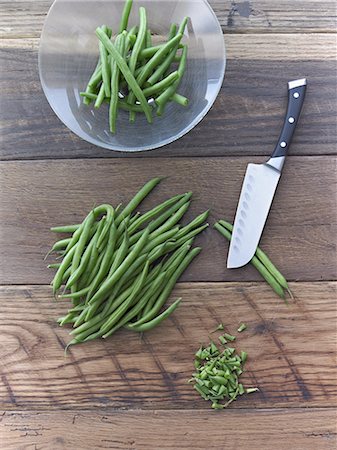 Organic Green Beans Being Prepared for Cooking on Reclaimed Lumber Counter Top Stock Photo - Premium Royalty-Free, Code: 6118-07440287