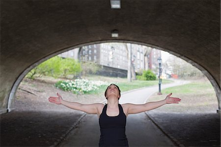simsearch:6118-07731916,k - A young woman in Central Park, in a black leotard and leggings, doing yoga. Photographie de stock - Premium Libres de Droits, Code: 6118-07731920