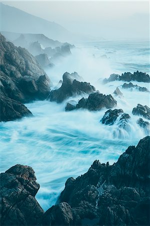 simsearch:6118-07353866,k - The Pacific Ocean coastline, with waves crashing against the shore. Stock Photo - Premium Royalty-Free, Code: 6118-08001543