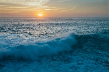 simsearch:6118-07353866,k - Sunset over crashing waves and surf. View out to the horizon. Stock Photo - Premium Royalty-Free, Code: 6118-08001542