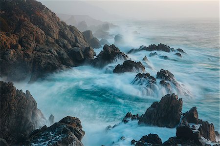 simsearch:6118-07353866,k - The Pacific Ocean coastline, with waves crashing against the shore. Stock Photo - Premium Royalty-Free, Code: 6118-08001544