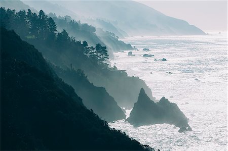 simsearch:6118-07353866,k - The Pacific Ocean coastline, with waves crashing against the shore. Stock Photo - Premium Royalty-Free, Code: 6118-08001537