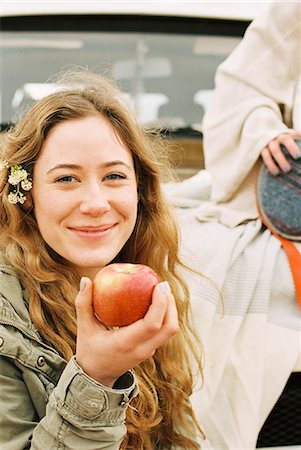 simsearch:6118-08140197,k - A young woman holding out a red skinned apple. Stock Photo - Premium Royalty-Free, Code: 6118-08140168