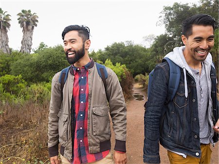 simsearch:6118-08129648,k - Two smiling young men walking in a park. Foto de stock - Sin royalties Premium, Código: 6118-08129619