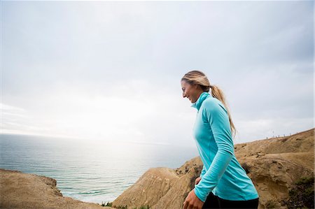 simsearch:6118-08129648,k - Woman jogging along the coast. Foto de stock - Sin royalties Premium, Código: 6118-08129717