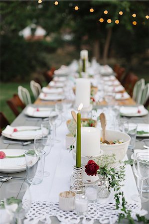 Long table set with plates and glasses, food and drink in a garden. Stock Photo - Premium Royalty-Free, Code: 6118-08282230