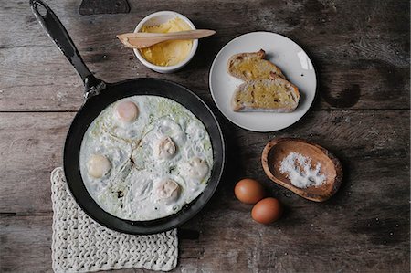 simsearch:6118-08521776,k - A dish of eggs, bread and sauce laid out on a table. Stock Photo - Premium Royalty-Free, Code: 6118-08521799