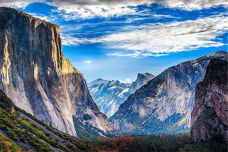 simsearch:6118-08521813,k - The Tunnel View in Yosemite National park, steep cliffs and mountains towering over the valley. Stock Photo - Premium Royalty-Free, Code: 6118-08827483