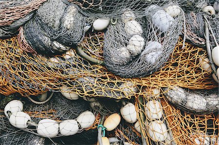 simsearch:6118-08910527,k - Close up of a pile of tangled up commercial fishing nets with floats attached. Foto de stock - Sin royalties Premium, Código: 6118-08910524