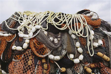 simsearch:6118-08910527,k - Close up of a pile of tangled up commercial fishing nets with floats attached. Foto de stock - Sin royalties Premium, Código: 6118-08910526