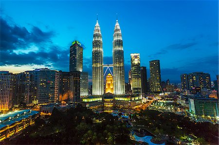 simsearch:841-08797696,k - Cityscape of Kuala Lumpur in the evening, with the illuminated Petronas Towers in the distance, Malaysia. Stock Photo - Premium Royalty-Free, Code: 6118-09076609