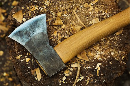 High angle close up of an axe on a splitting block covered in wood shavings. Stock Photo - Premium Royalty-Free, Code: 6118-09018586