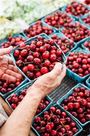 simsearch:614-06169178,k - High angle  close up of person holding punnet with fresh red cherries at a fruit and vegetable market. Stock Photo - Premium Royalty-Free, Code: 6118-09148109