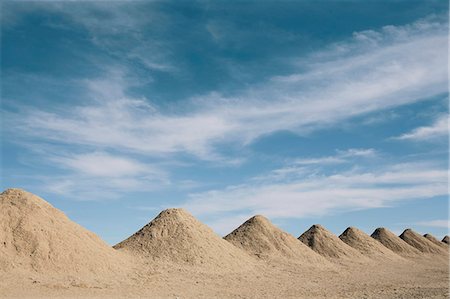 simsearch:630-06723923,k - Mining tailings creating row of dirt piles in a desert, mine extraction. Stock Photo - Premium Royalty-Free, Code: 6118-09148355