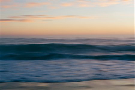 simsearch:633-06322603,k - Seascape with breaking waves under cloudy sky at sunset. Stock Photo - Premium Royalty-Free, Code: 6118-09112065