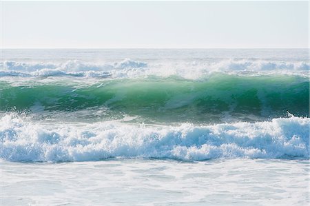 Seascape with breaking waves on sandy beach. Photographie de stock - Premium Libres de Droits, Code: 6118-09112070