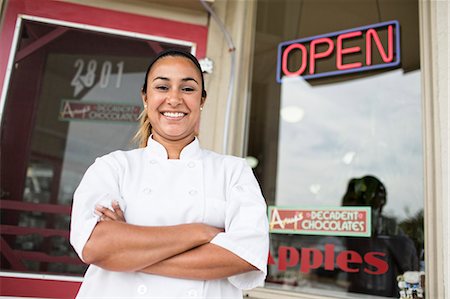 simsearch:614-07806416,k - Portrait of Hispanic woman owner of a candy shop. Photographie de stock - Premium Libres de Droits, Code: 6118-09130104