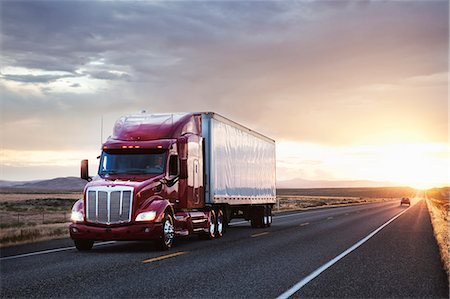 3/4 front view of a  commercial truck on the road at sunset  in eastern Washington, USA Stock Photo - Premium Royalty-Free, Code: 6118-09139541