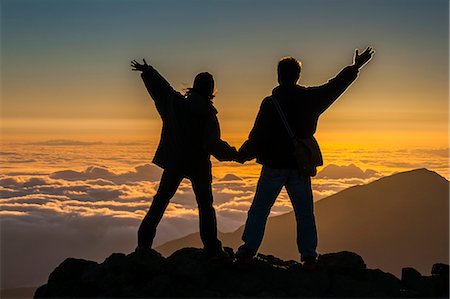 silhouette of man standing in a mountain top - Tourists in backlight waiting for sunset on top of Haleakala National Park, Maui, Hawaii, United States of America, Pacific Stock Photo - Premium Royalty-Free, Code: 6119-07443896