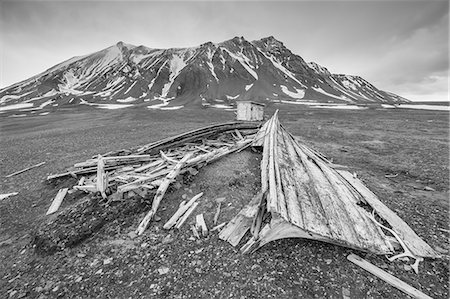 Wooden boat and cabin Bamsebu at Ahlstrandhalvoya, Bellsund, Svalbard, Norway, Scandinavia, Europe Stock Photo - Premium Royalty-Free, Code: 6119-07451297