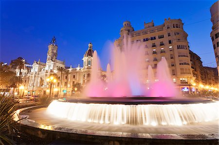 simsearch:6113-07542775,k - Illuminated fountain on Plaza del Ayuntamineto with town hall at dusk, Valencia, Comunidad Valencia, Spain, Europe Stock Photo - Premium Royalty-Free, Code: 6119-07451887