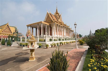 simsearch:6119-07443725,k - The Silver Pagoda, so named because the floor is lined with silver, The Royal Palace, Phnom Penh, Cambodia Stock Photo - Premium Royalty-Free, Code: 6119-07452187